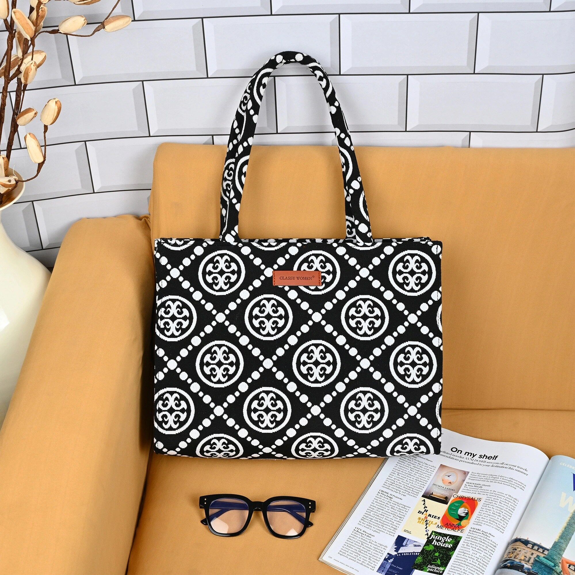 Jaquard bag BnW circle mockup Jac Black & White Circle Handbag - Image 1