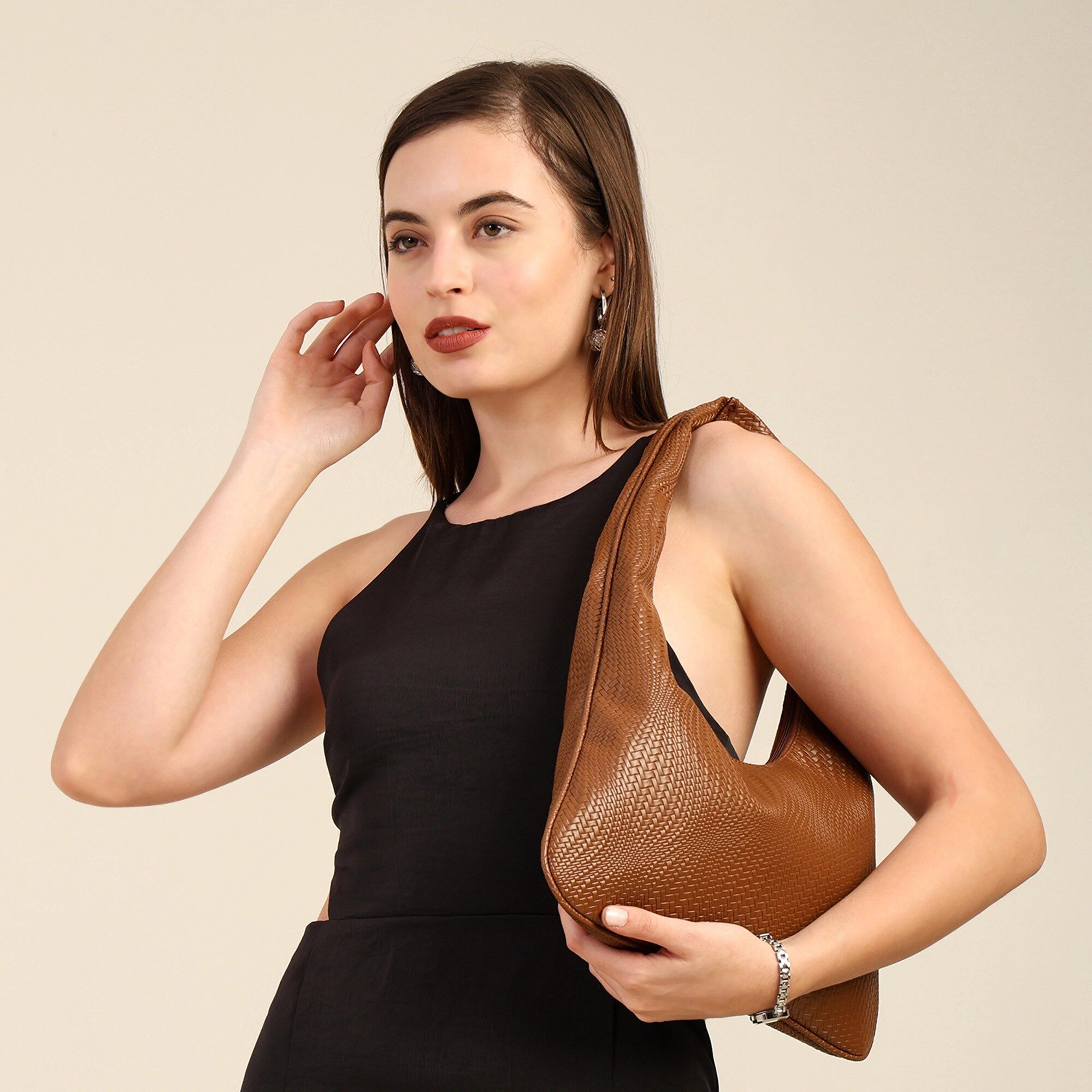 Sia Classic Shoulder Bag - Image 1